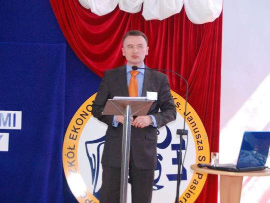 Minister Hall:mniejsze subwencje dla samorządów. Rzemiosło to nie tylko fryzjerzy, krawcy i szewcy