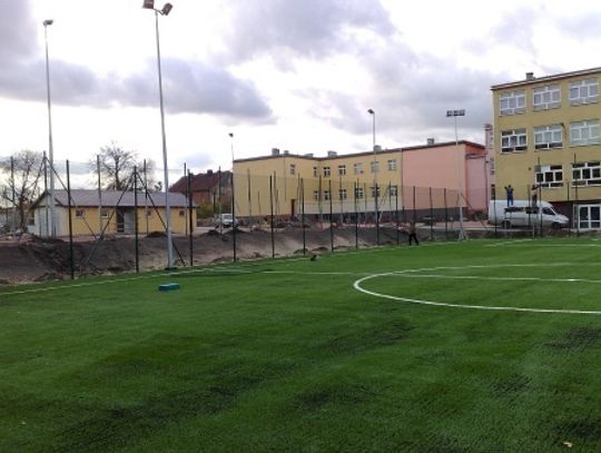 Minister otworzy boisko. Budowa kompleksu boisk zbliża się do finału Minister otworzy boisko. Budowa kompleksu boisk zbliża się do finału