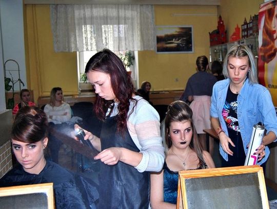 Mistrzowie nożyczek i grzebienia w Zespole Szkół Zawodowych! 