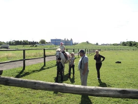 „Mlecznym Szlakiem” na półkoloniach