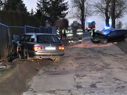 Młody kierowca na procentach uderzył czołowo w auto osobowe!