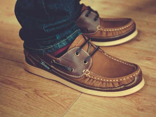 Mokasyny i espadryle wciąż w modzie. Podpowiadamy, jak przygotować się na nowy sezon