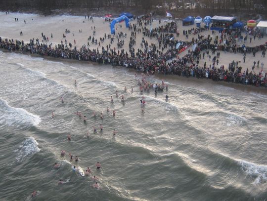 Morsy powitali 2012 rok na mokro - w Jelitkowie, w Brzeźnie i nie tylko