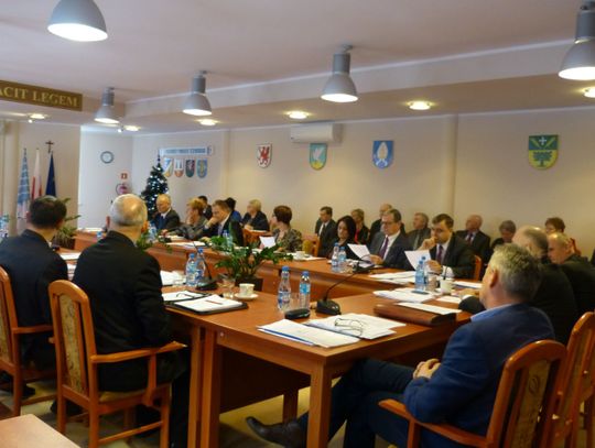 Most, drogi i stadion. W powiecie uchwalili budżet