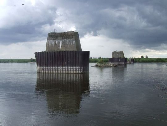 Most który dzieli. Most na Wiśle wciąż zwodzony...