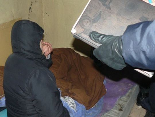 Mróz nie odpuszcza. Strażnicy patrolują miejsca, gdzie mogą być bezdomni