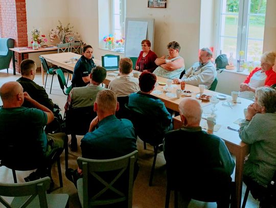 Mundurowi dbają o bezpieczeństwo seniorów. Debata w Kręgu