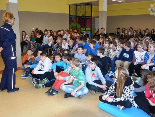 Mundurowi odwiedzili szkołę