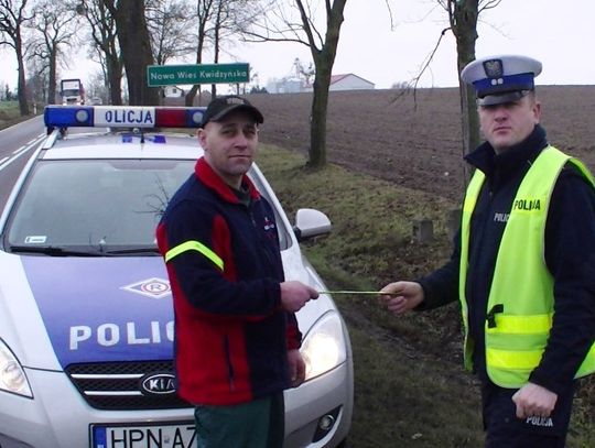 Mundurowi rozdawali odblaski