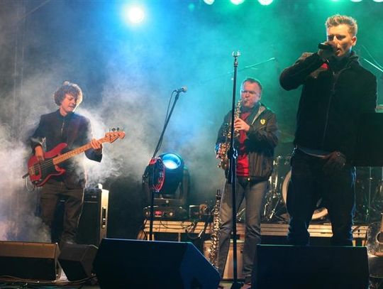 Muzycy z De Mono zagrali z godzinnym opóźnieniem