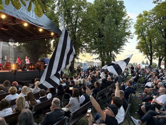 Muzyka Republiki i Ciechowskiego rozlegała się w parku CKiS