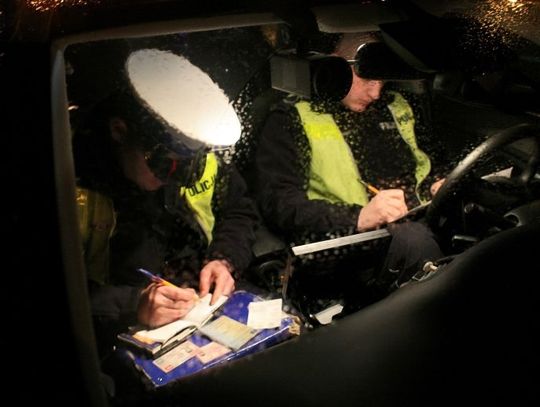 Myślał, że z 2 promilami może kierować Tirem. Zdążył tylko staranować wysepkę ze znakami na DK22.