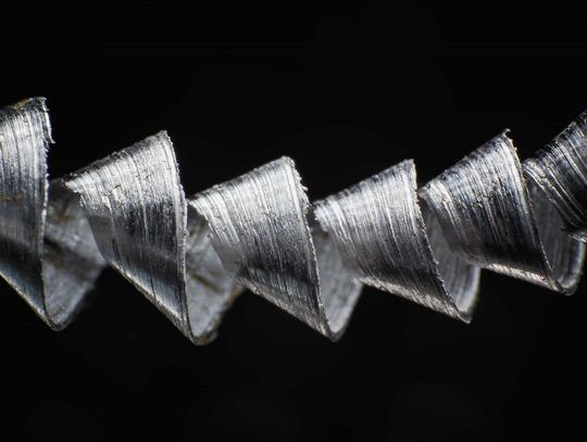 Na czym polega śrutowanie stali?