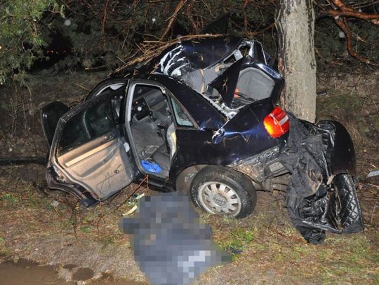 Na gazie poślizgiem w drzewo. Śmierć na miejscu