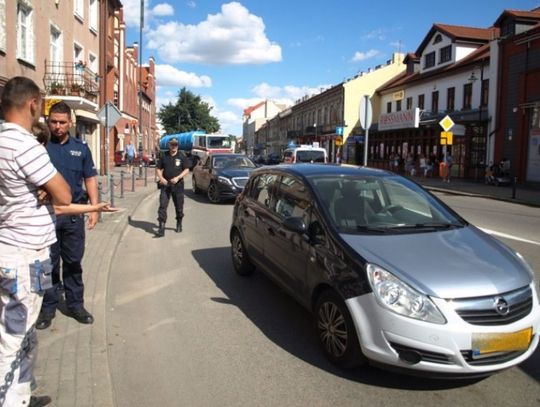 Na godzinę zablokowała ruch w sercu miasta. Dostała... pouczenie...