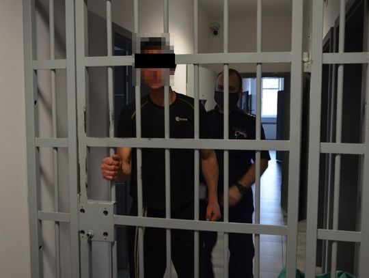 Na miejscu włamania zostawił swój mandat karny – grozi mu 10 lat