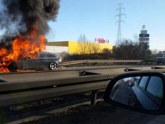 Na obowodnicy trójmiejskiej spłonął samochód osobowy