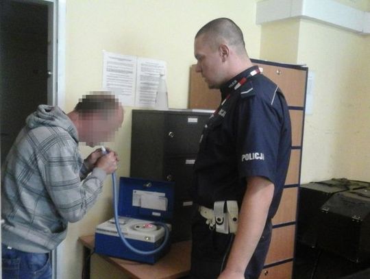 Na oczach 40 policjantów nietrzeźwy kierowca złamał przepisy