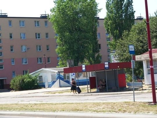 Na piechotę do pociągu... Utrudnienia dla pasażerów komunikacji zbiorowej