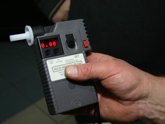 Na podwójnym gazie nadziała się na radiowóz