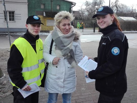 „Na przejściu bezpieczniej!” Uczniowie uświadamiali społeczność Kobylnicy