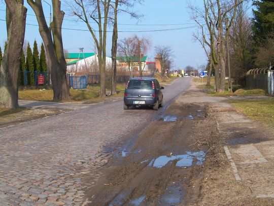 Na sesji Rady Powiatu pokłócili się o... bruk