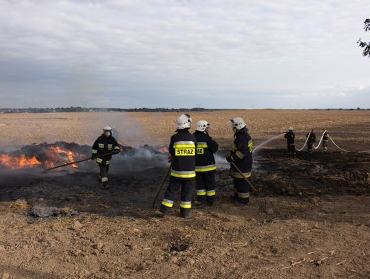 Na sygnale: pożar słomy i gaz na klatce schodowej