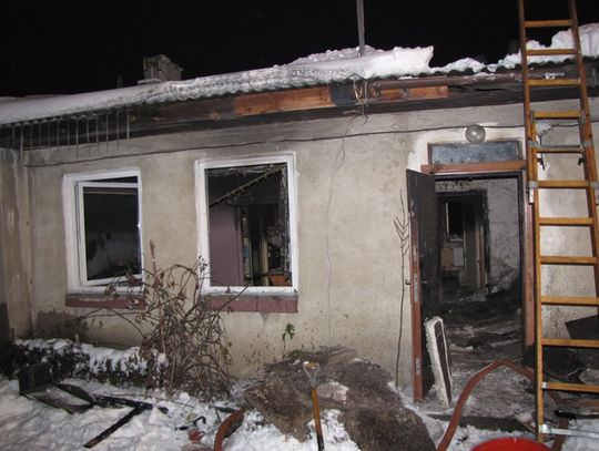 Na tczewskich Suchostrzygach spaliło się mieszkanie. Lokator wyskoczył przez okno