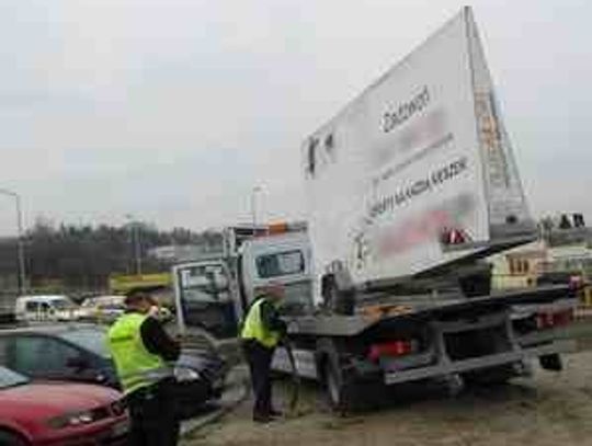 Na tropie przyczepowych reklam - posypały się mandaty