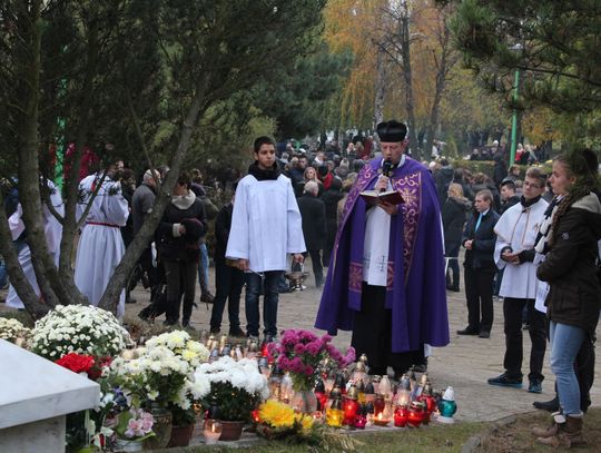 Na zawsze w naszej pamięci. Tczewianie odwiedzili groby bliskich zmarłych (ZDJĘCIA)