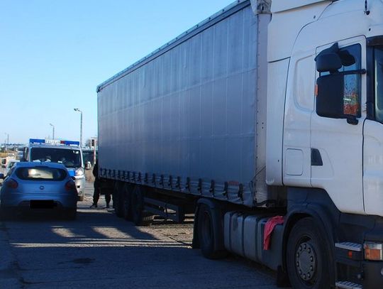 Naczepa przygniotła mężczyznę