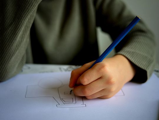 Nagłe zamknięcie szkoły lub przedszkola. Możesz dostać zasiłek opiekuńczy z ZUS