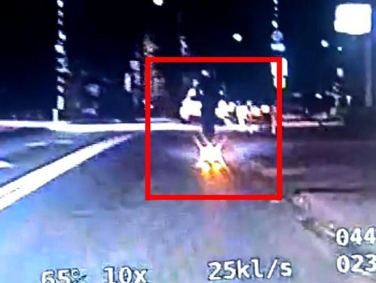 [NAGRANIE] 15-latek na hulajnodze uciekał ulicami Starogardu przed policją