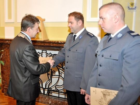 Nagrodzono dwóch najlepszych policjantów z miejscowej komendy