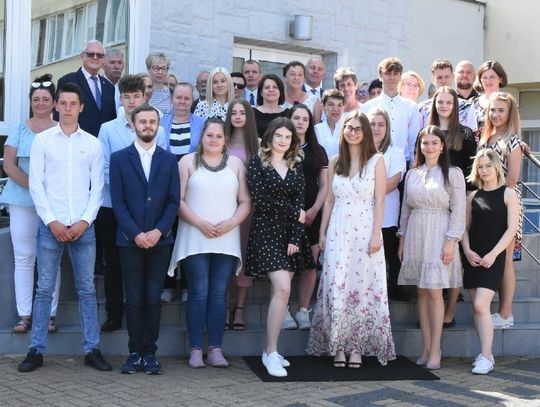 Najlepsi uczniowie szkół średnich z całego powiatu otrzymali nagrody