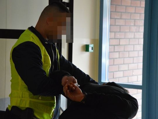 Najpierw groził, potem oblał farbą - finał kłótni w jednym z sopockich bloków 