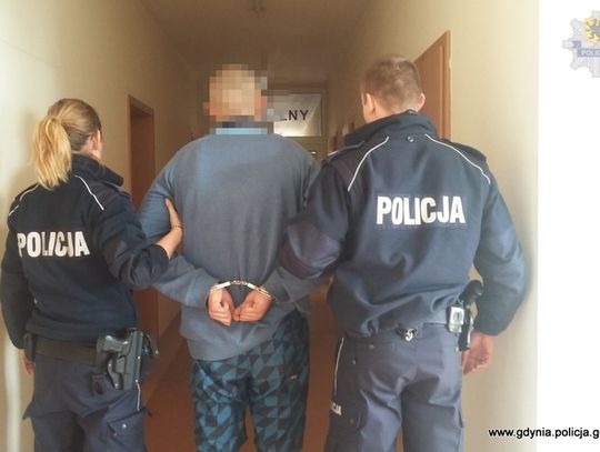 Najpierw obraził 53-latkę, potem podbił jej męża - w jednym z gdyńskich sklepów