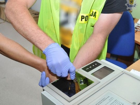 Najpierw okradł sklep a potem pobił ekspedientkę. 25-latkowi grozi do 15 lat więzienia