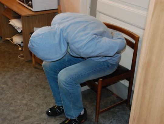 Napadał i kradł, aby mieć kasę na "jednorękiego bandytę"