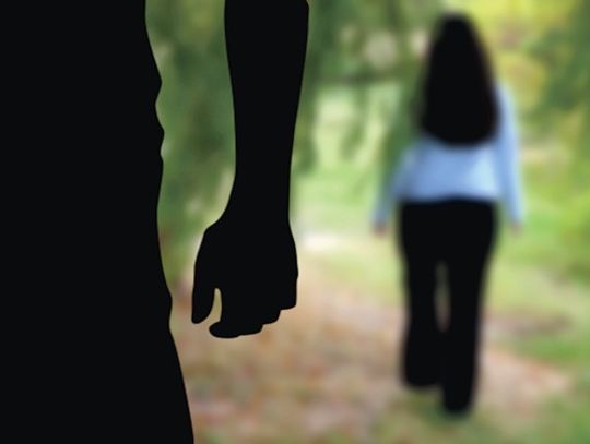 Napastnik zaciągnął ją do klatki schodowej, chciał ją zgwałcić