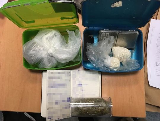 Narkotyki w pudełkach na kanapki