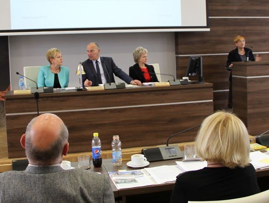 Nasi drodzy radni… Ile zarobią po wyborach?