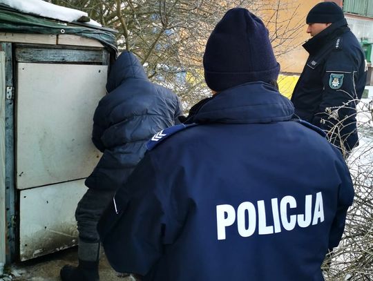 Nie bądźmy obojętni – jeden telefon może uratować życie. Policjanci ruszają z pomocą osobom w potrzebie