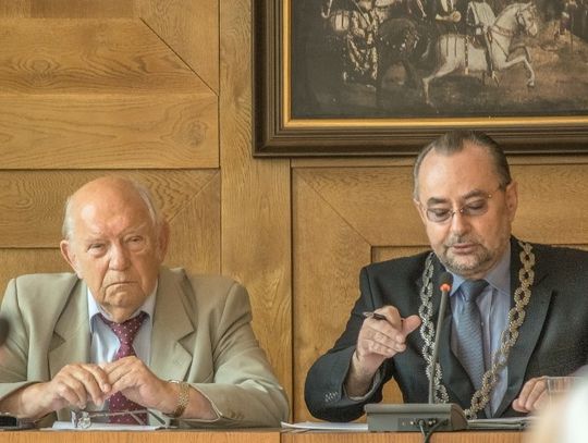 Nie widać końca wakacji radnych