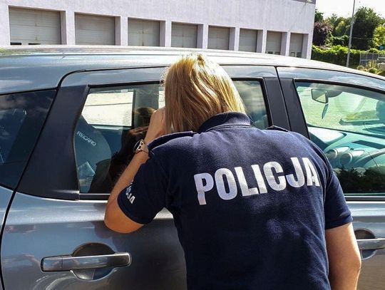 Nie zostawiaj dziecka, osoby starszej i zwierzęcia w rozgrzanym samochodzie - upał może doprowadzić do tragedii