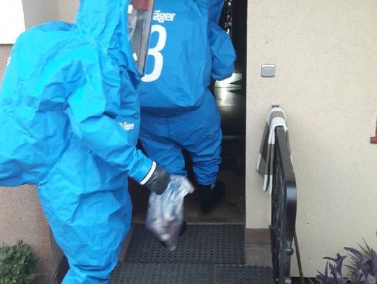 Niebezpieczna substancja w mieszkaniu – jedna osoba trafiła do szpitala. Interweniuje specjalna jednostka