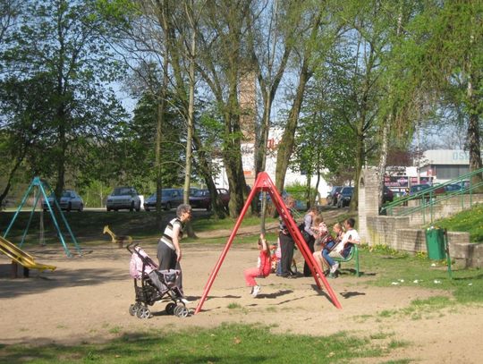 Niebezpieczny park miejski. Spadające drzewa w Starogardzie Gd.