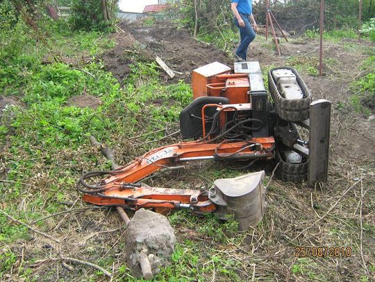 Niefortunny zjazd koparką