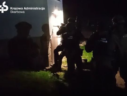 Nielegalna linia do produkcji wyrobów tytoniowych zdemaskowana [FILM]