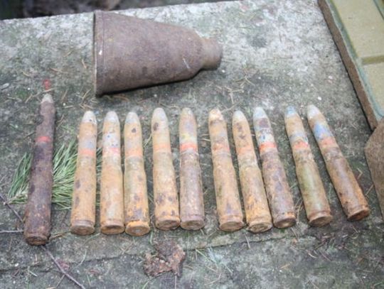 Nielegalny arsenał - broń i amunicję miał w domu, piwnicy i w szopie